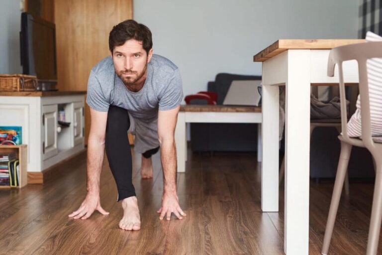 Man doing lunges in his appartment